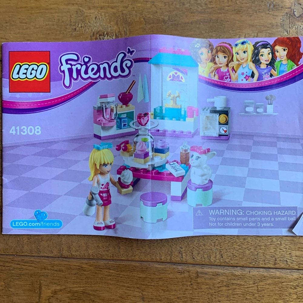 LEGO FRIENDS: stephanie’s friendship cakes